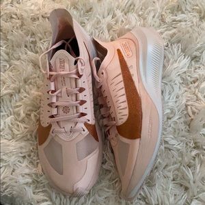 Nike Zoom Gravity sneakers